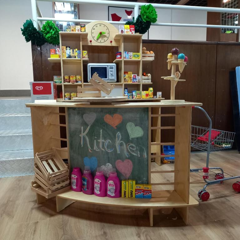 Family Resort Urania u Baškoj Vodi – savršeno mjesto za odmor u zelenoj oazi uz more, idealno za porodično uživanje, opuštanje i nezaboravne trenutke uz miris borova i šum valova!