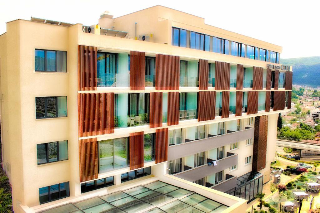 Hotel Eden & Spa 4* | Uživajte u čarobnom pogledu na Mostar dok se opuštate u ekskluzivnom Wellness & Spa odmoru za dvije osobe!