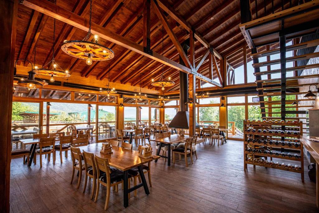 Otkrijte mjesto gdje priroda liječi, stres nestaje, a mir i ljepota netaknute prirode stvaraju nezaboravan doživljaj – Malak Farma!