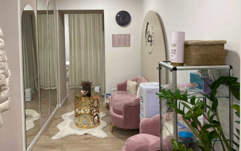 Prepustite se trenucima potpunog mira uz relax masažu koja opušta tijelo i um te vraća prirodnu ravnotežu u Dora Beauty Baru!