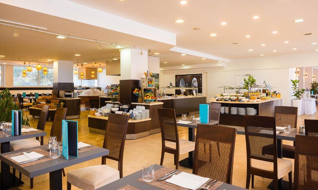 Uživajte u ljepotama Brača uz boravak u Aminess Vival Velaris Resortu 4*, okruženom mediteranskim zelenilom i kristalno čistim morem!