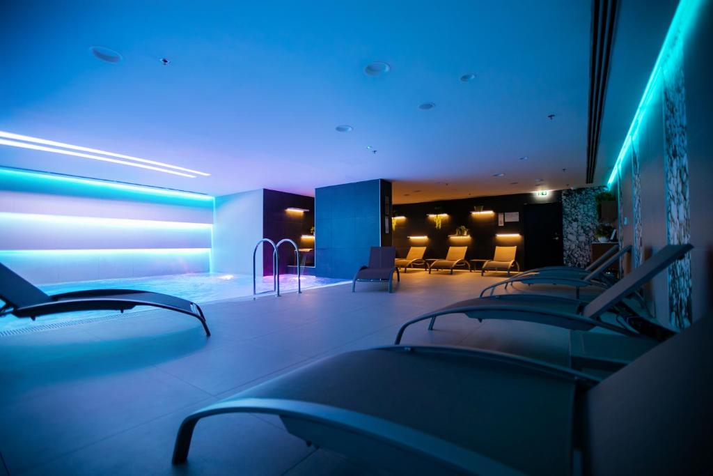 Uživajte u luksuzu i potpunom opuštanju u Marvie Hotel & Health 4* – gdje se mediteranski šarm, elegancija i bogata historija Splita spajaju u savršen odmor!