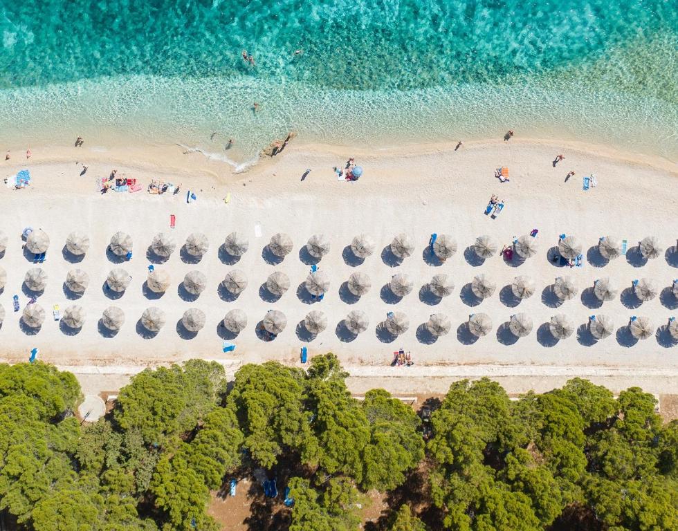 Hotel Zora 3*, Primošten | Uživajte u savršenom spoju romantike i prirodnih ljepota uz šljunčane plaže Jadrana!