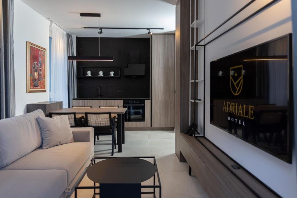 Prepustite se vrhunskom odmoru u srcu Kreševa i uživajte u savršenom spoju modernih sadržaja, udobnosti i tradicionalne atmosfere Hotela Adriale 4*!