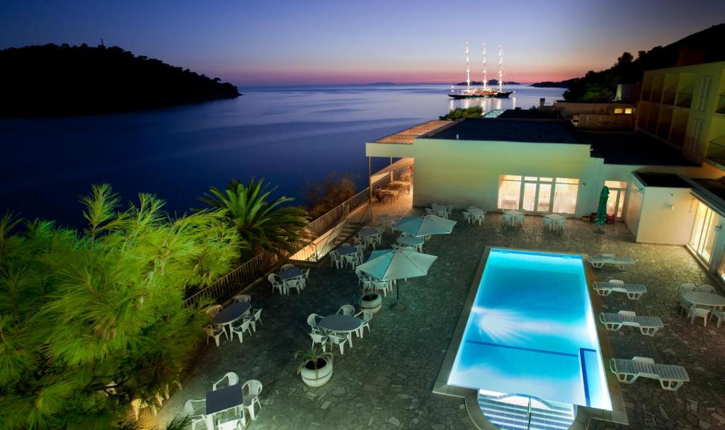 Aminess Lume Hotel 4* – elegantna oaza uz more gdje se spajaju vrhunska udobnost, očaravajući pogledi, čarolija Korčule i nezaboravni trenuci odmora!