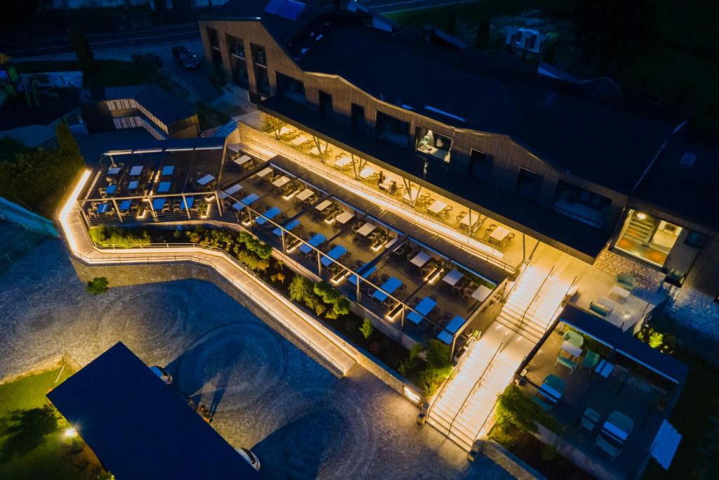 Doživite sklad prirode i odmora – Boravite u Hotelu Plivsko Jezero 3* i uživajte u bajkovitoj ljepoti Jajca i smaragdnog  jezera!