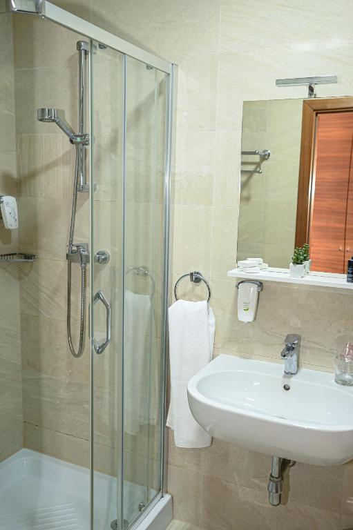 Uživajte u odmoru gdje se vrhunski komfor, bezvremenska elegancija i toplina Banja Luke stapaju u jedinstveno luksuzno iskustvo – Hotel Jelena 4*!