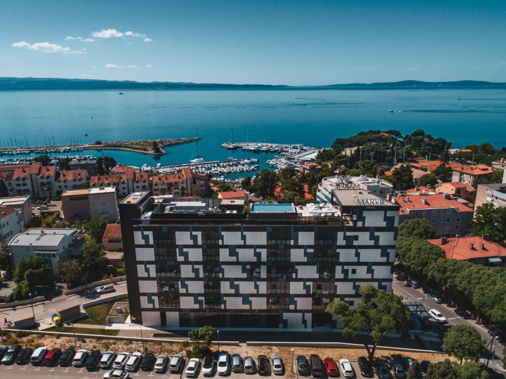 Uživajte u luksuzu i potpunom opuštanju u Marvie Hotel & Health 4* – gdje se mediteranski šarm, elegancija i bogata historija Splita spajaju u savršen odmor!