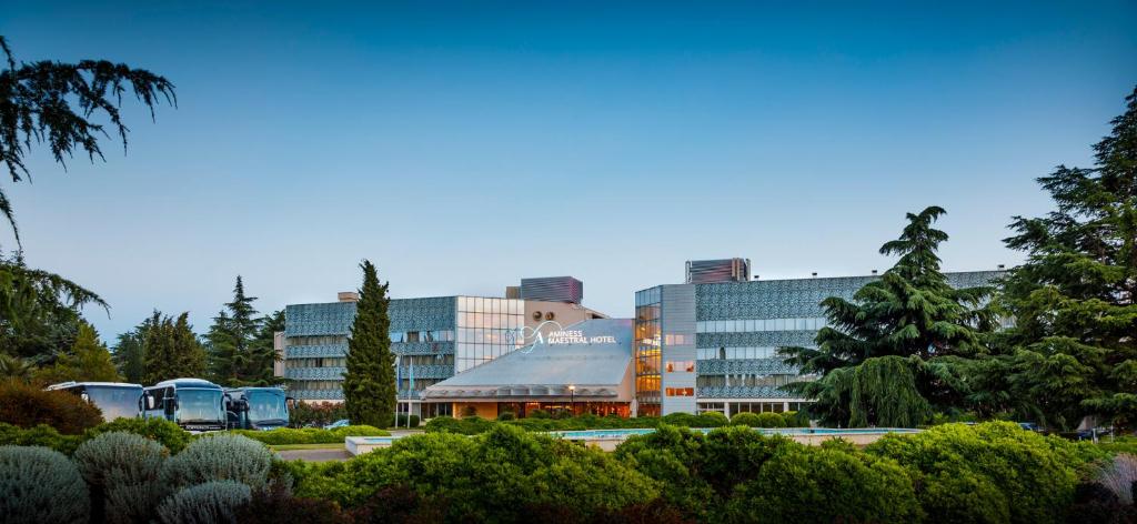 Aminess Vival Maestral Hotel 4* I Doživite odmor koji spaja netaknutu prirodu i srdačnost Istre uz obalu slikovitog Novigrada!