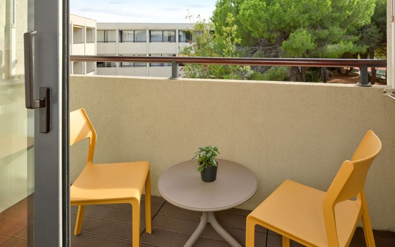 Island Hotel Istra 4* –  Vaša oaza mira i opuštanja na otoku nadomak Rovinja, okružena očaravajuće plavim morem i netaknutom prirodom!