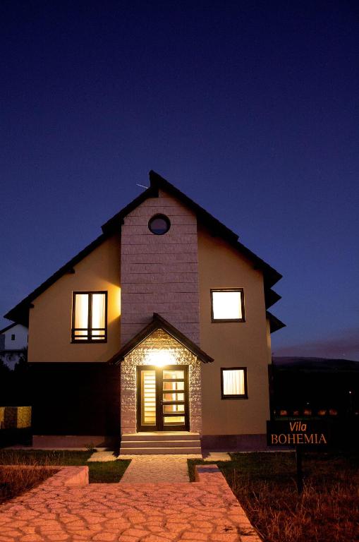 Otkrijte savršeno mjesto za odmor u Apartmanima Bohemia na Zlatiboru, uz mirnu atmosferu, svjež zrak i brojne mogućnosti za uživanje u prirodi!