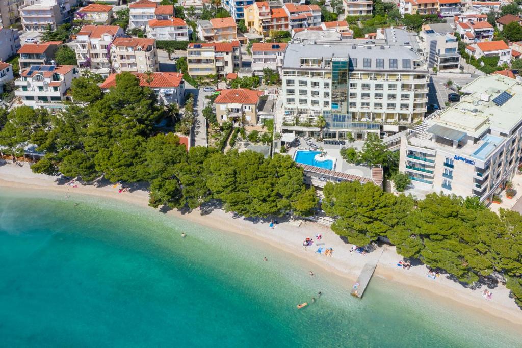 Otkrijte čaroliju vrhunskog odmora u Hotelu Park 4*, uz veličanstvene prizore Jadrana i neodoljivu ljepotu dalmatinske obale!
