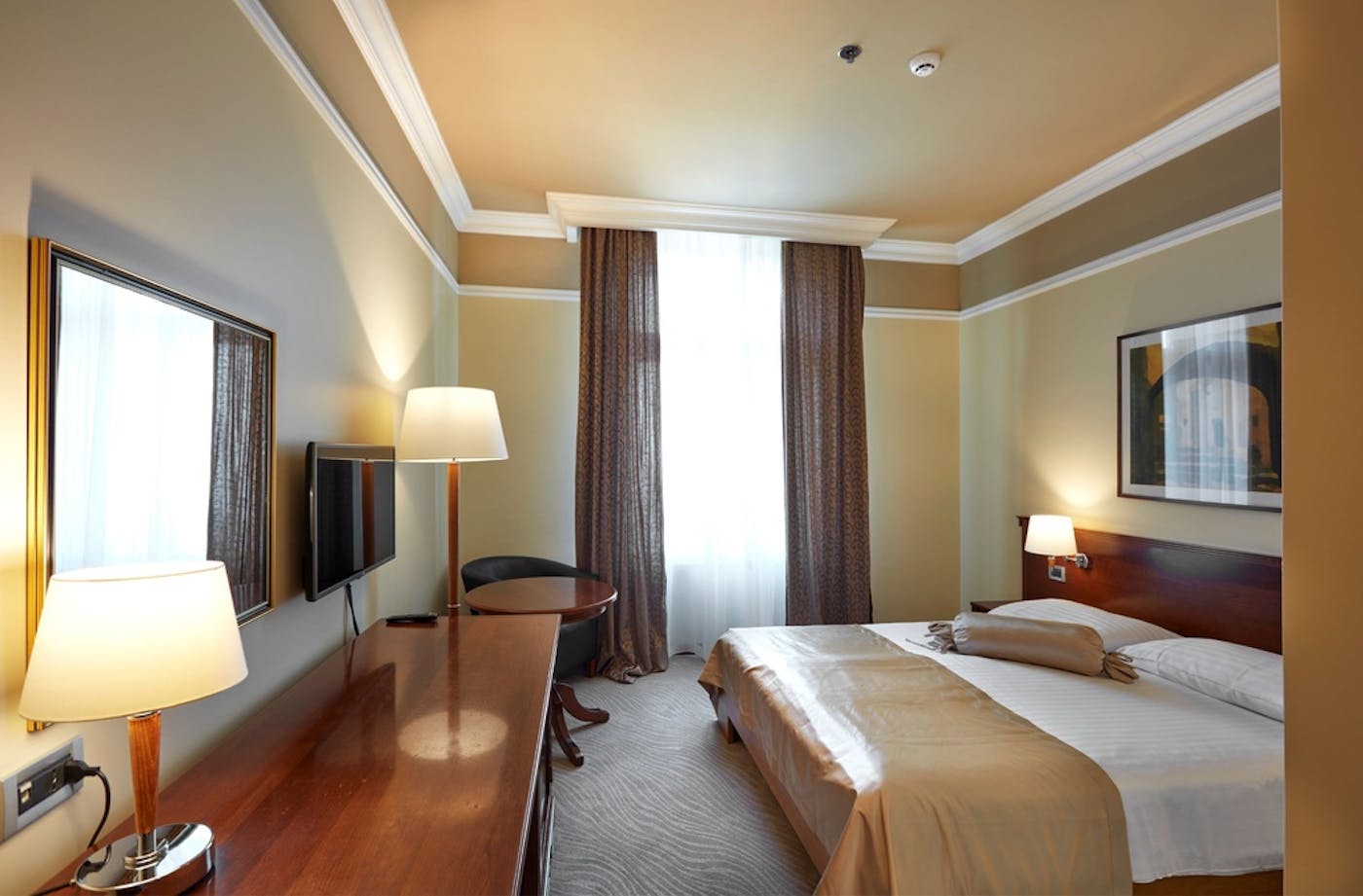 Opustite se u Opatiji, gdje se elegancija i tradicija susreću s mediteranskim mirom u Hotelu Bristol 4*!