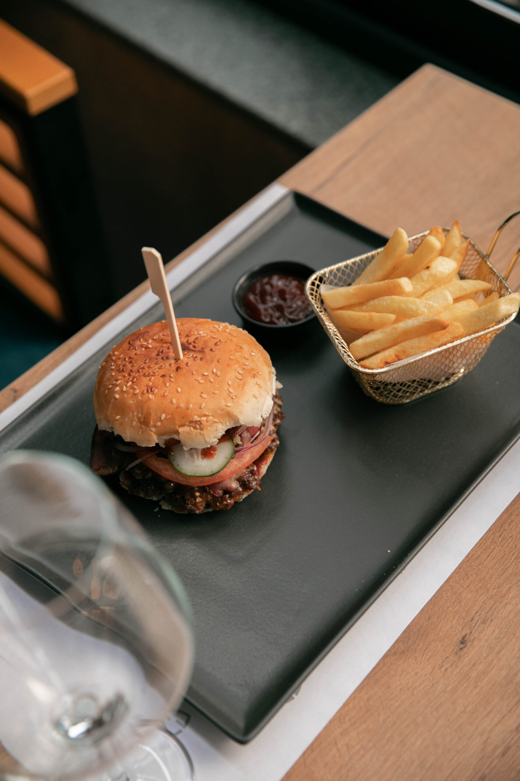 Uživajte u jedinstvenom spoju šarma Mostara i luksuza Hotela Carpe Diem 4*, uz potpunu udobnost i eleganciju!