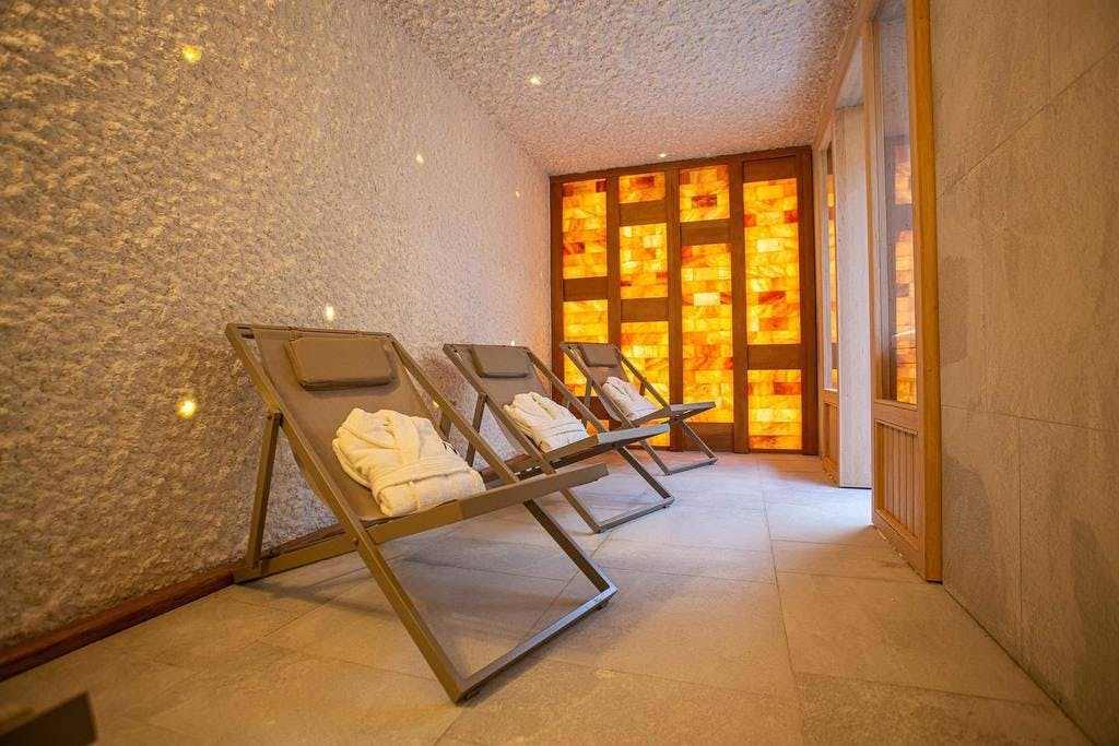 Uživajte u savršenom spoju planinskog mira, vrhunskog komfora i potpunog opuštanja u Hotelu Monti Spa & Wellness 4* na veličanstvenom Igmanu!