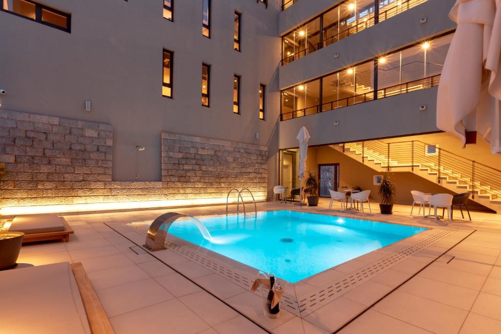 Otkrijte čari Omiša uz boravak u Hotelu Nestos 4*, uživajte u toplom dalmatinskom suncu, moru, udobnom smještaju i nezaboravnim trenucima potpunog odmora!