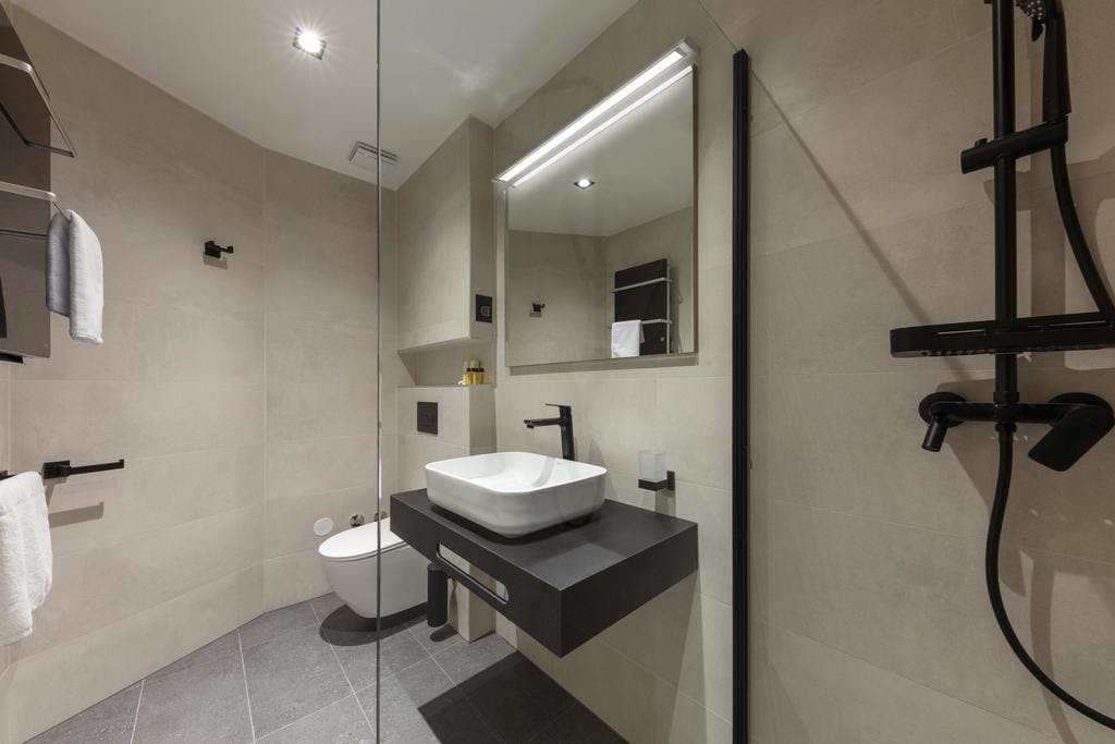 Uživajte u proljetnom odmoru iz snova u Vodicama – mir, more i vrhunska usluga uz bogatu ponudu sadržaja za nezaboravne porodične trenutke u SeeSea Hotelu 4*!