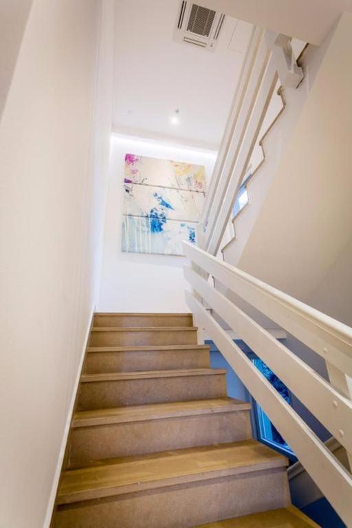 Uživajte u odmoru iz snova u Villi Katarina 4* na Makarskoj rivijeri, okruženi buđenjem prirode, mirisom mora i toplinom mediteranskog sunca!