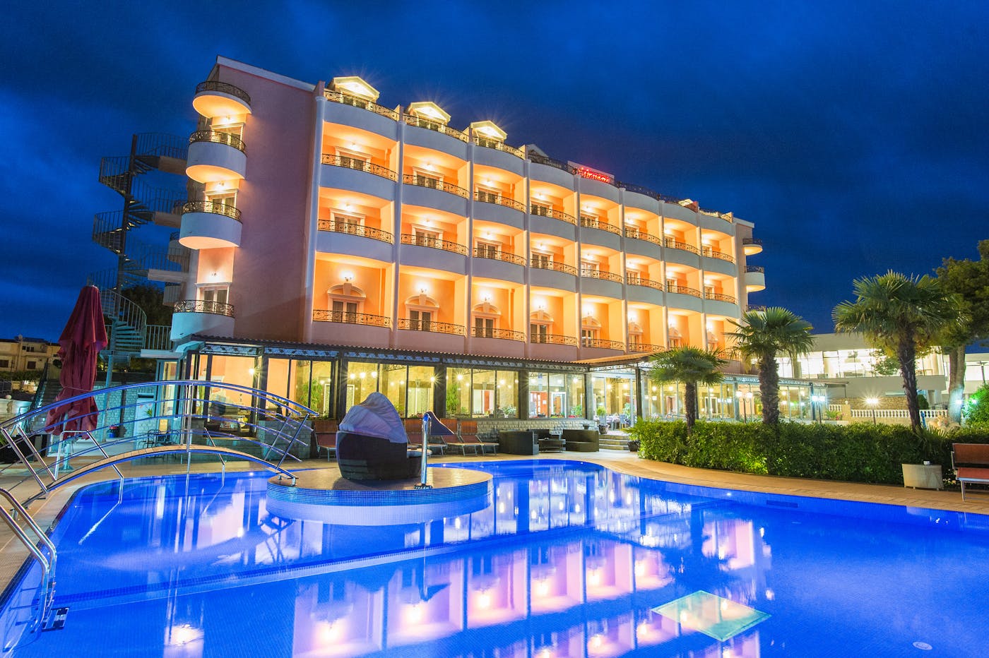 Hotel Miramare 4*, Vodice I Otkrijte mjesto gdje svaki dodir vjetra i miris mora stvaraju nezaboravne uspomene!