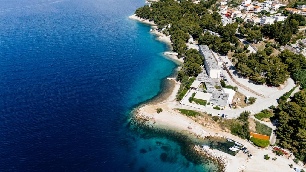 Iskustvo za pamćenje ispunjeno smijehom, suncem i opuštanjem uz obalu prelijepog Jadrana u Sagitta All Inclusive Holiday Resort 3*!