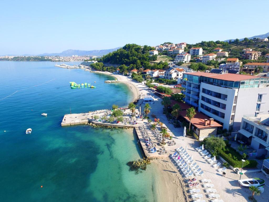Hotel San Antonio 4*, Podstrana – doživite savršen spoj dalmatinskog šarma, blizine mora i vrhunske udobnosti za nezaboravan odmor!