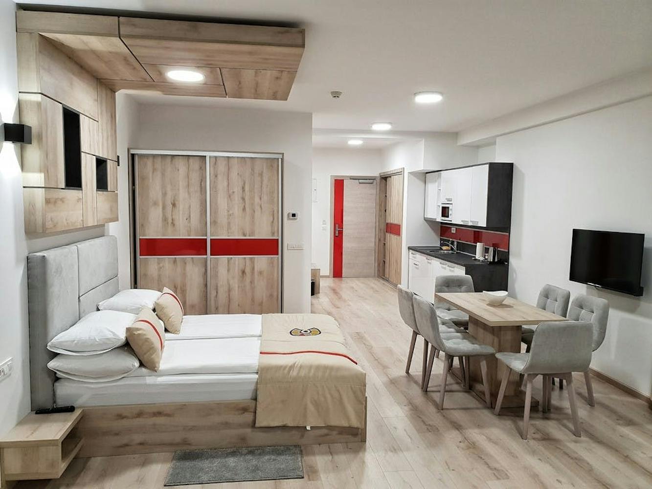 Prepustite se čarima Sarajeva uz savršen boravak u Aparthotelu Centar 4* – idealnom mjestu gdje vas očekuju udobnost, kvalitetna usluga i predivan pogled na grad!
