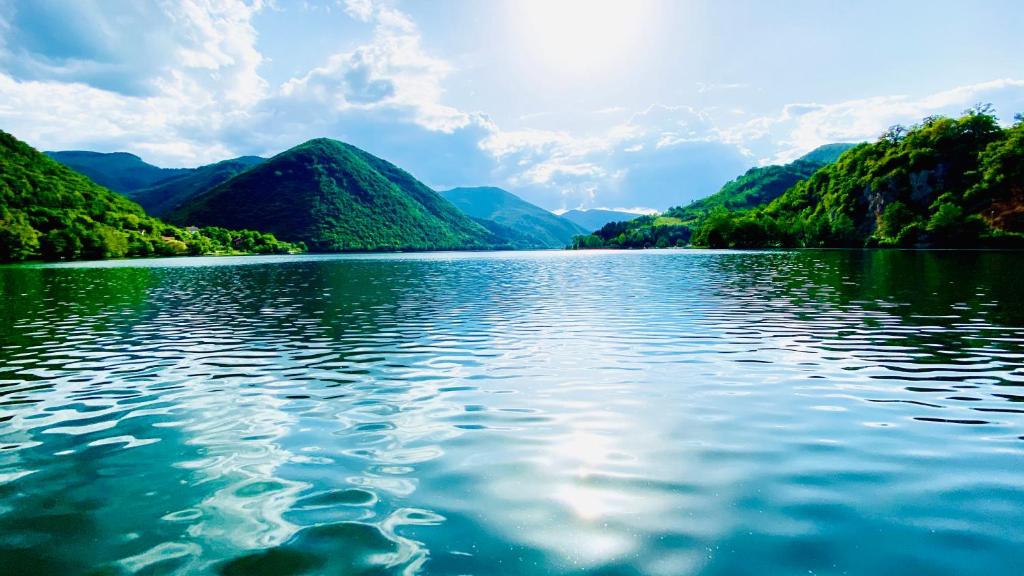 Doživite sklad prirode i odmora – Boravite u Hotelu Plivsko Jezero 3* i uživajte u bajkovitoj ljepoti Jajca i smaragdnog  jezera!