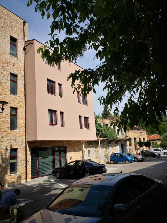 Posjetite najljepši grad na Neretvi I Septembarski odmor za dvije osobe provedite u moderno uređenom Hotelu Villa Meydan 4*, Mostar!