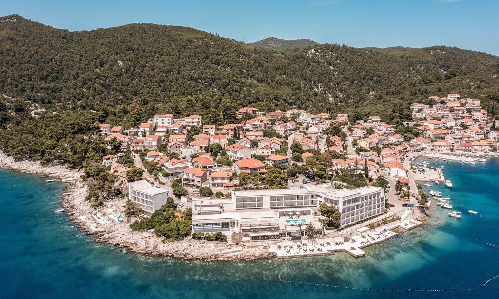Aminess Lume Hotel 4* – elegantna oaza uz more gdje se spajaju vrhunska udobnost, očaravajući pogledi, čarolija Korčule i nezaboravni trenuci odmora!