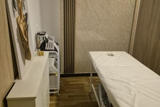 Profesionalna terapeutska masaža leđa, vrata i ruku za ublažavanje napetosti, poboljšanje cirkulacije i osjećaj lakoće – Health Care Koncept!