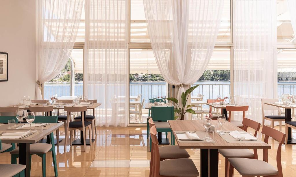 Aminess Lume Hotel 4* – elegantna oaza uz more gdje se spajaju vrhunska udobnost, očaravajući pogledi, čarolija Korčule i nezaboravni trenuci odmora!
