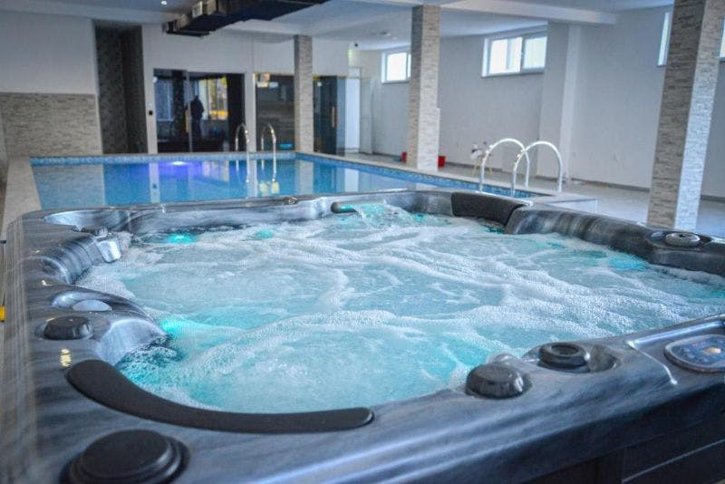 VLAŠIĆ | Uživajte u udobnosti idiličnog planinskog ambijenta uz jedno ili dva noćenja za dvije osobe sa uključenim doručkom i korištenjem Wellness-a u Hotel Central 4*!