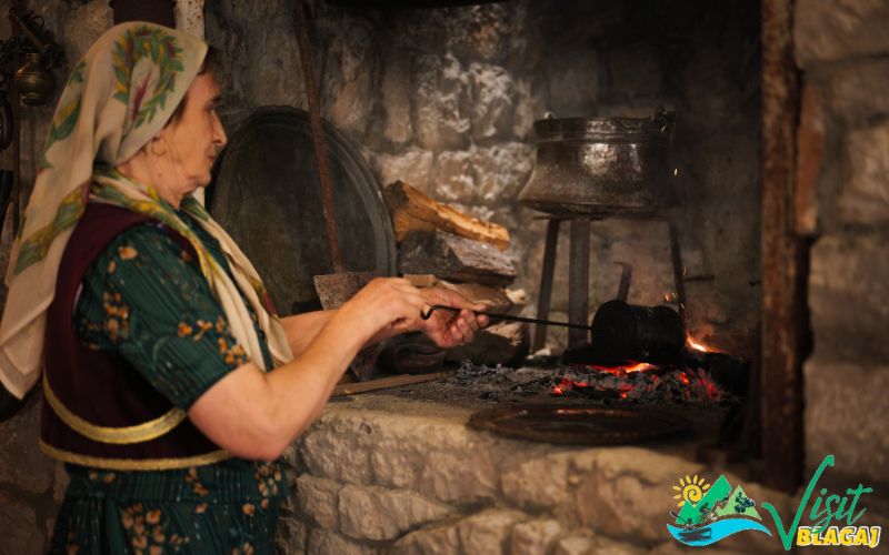 Uronite u bosansko-hercegovačku baštinu i zaokupite sva svoja osjetila dok istražujete našu živopisnu tradiciju uz Visit Blagaj!