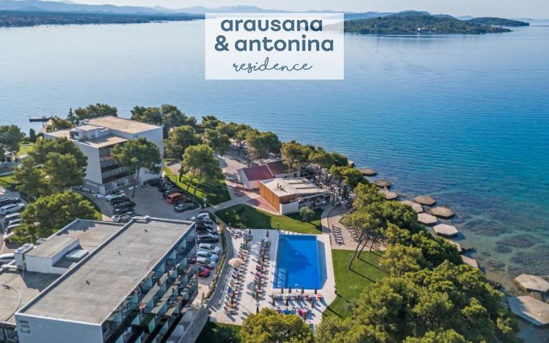 Doživite nezaboravne trenutke na moru tokom porodičnog boravka uz ALL INCLUSIVE LIGHT uslugu u sofisticiranoj Villi Arausana & Antonina 4* ili Villi Arausa 4* u Vodicama!